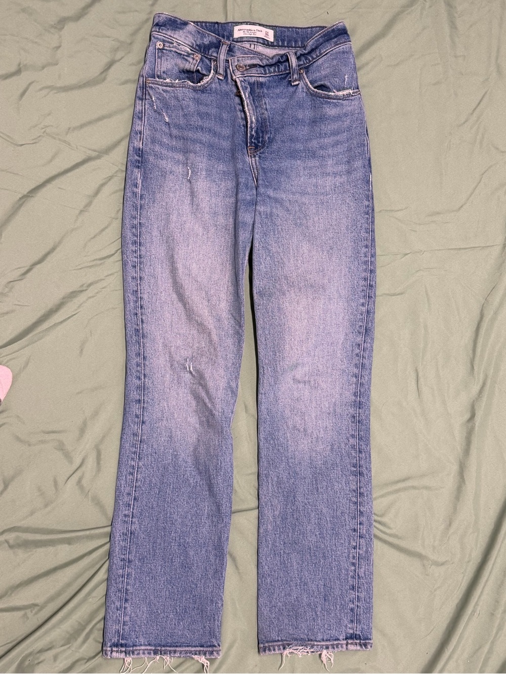 Abercrombie & Fitch The '90s Straight Ultra High Rise Criss-Cross Waist Jean